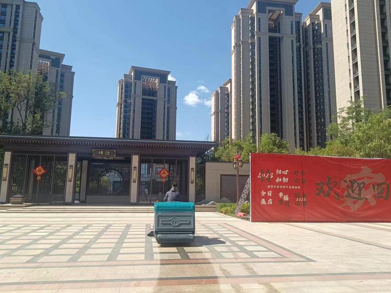 驾驶式洗地车的“全能表现”：一机在手，清洁无忧