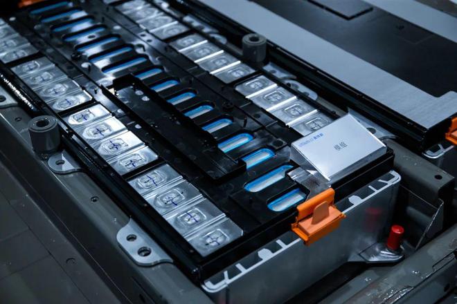 洗地车电池保命指南！这6个操作分分钟让电池“原地去世”