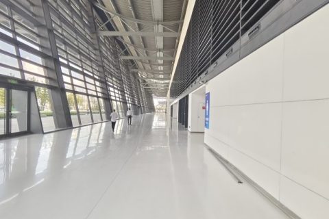 回访郑州中原国际会展中心：一台洗地车如何解决清洁难题