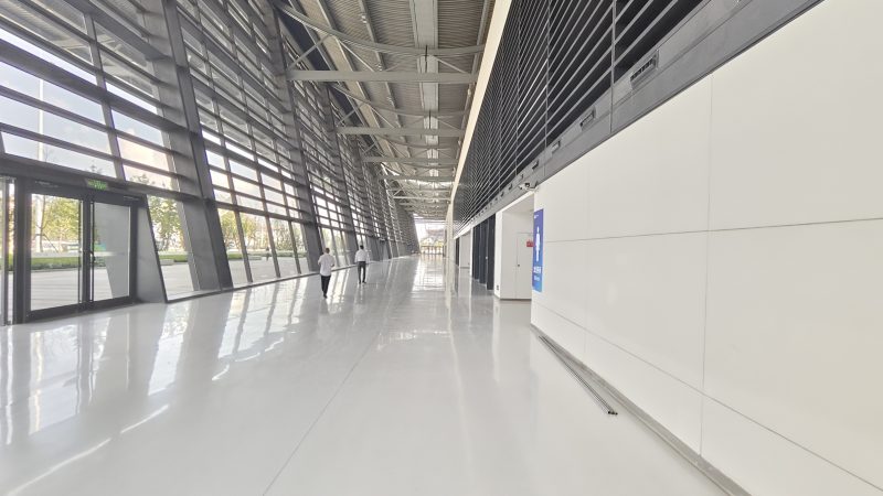 回访郑州中原国际会展中心：一台洗地车如何解决清洁难题