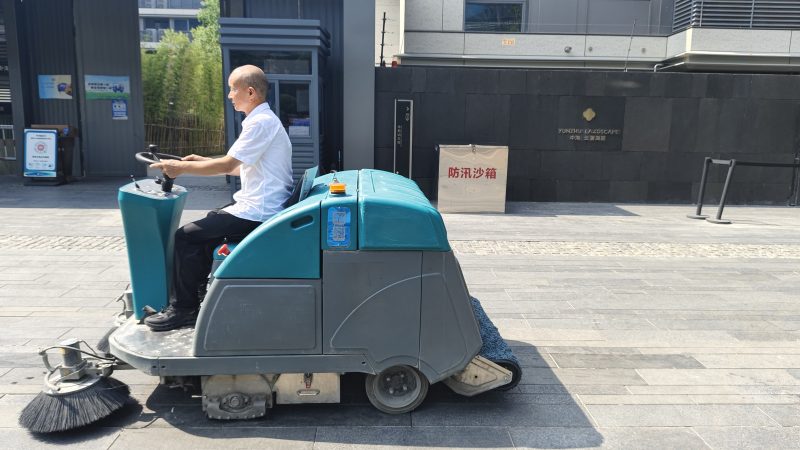 物业清洁成本大揭秘:扫地车价格背后的省钱之道!
