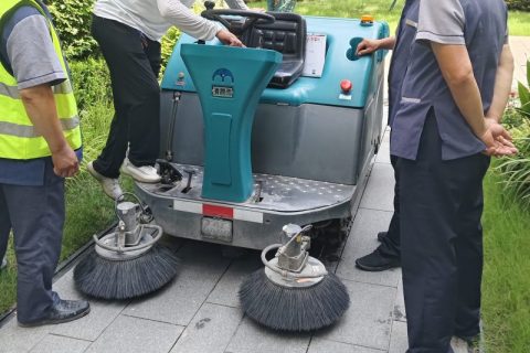 2025年物业用扫地车选购指南：价格、性能与性价比全解析