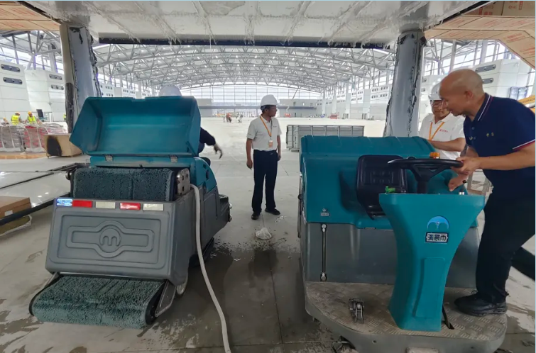 从“人工清扫”到“设备集群”：清晨雨拖地车如何接管中原国际会展中心开荒战？