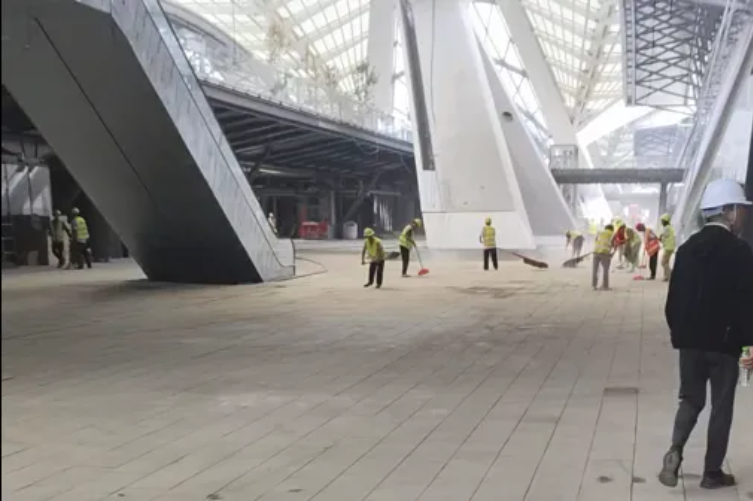 从“人工清扫”到“设备集群”：清晨雨拖地车如何接管中原国际会展中心开荒战？