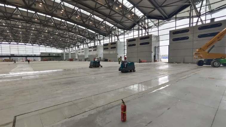 从“人工清扫”到“设备集群”：清晨雨拖地车如何接管中原国际会展中心开荒战？