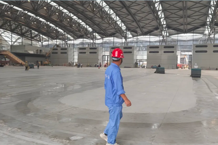 从“人工清扫”到“设备集群”：清晨雨拖地车如何接管中原国际会展中心开荒战？