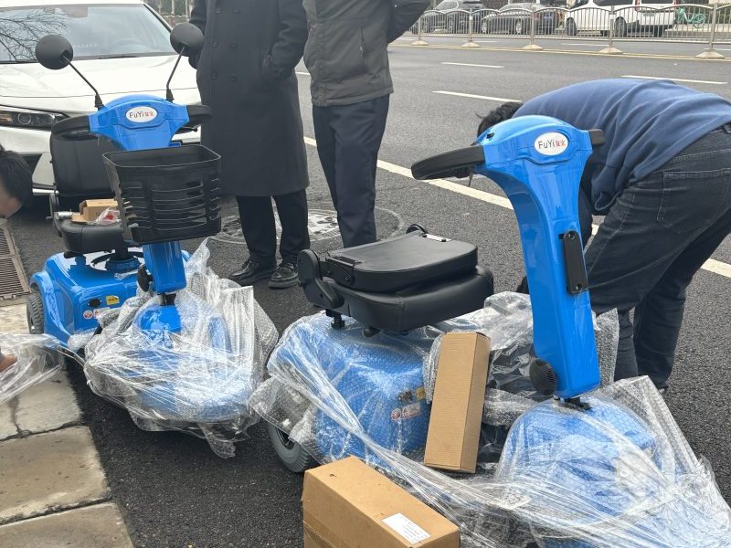 清晨雨洗地机+扫地机共五台设备，交付万科金领九如意