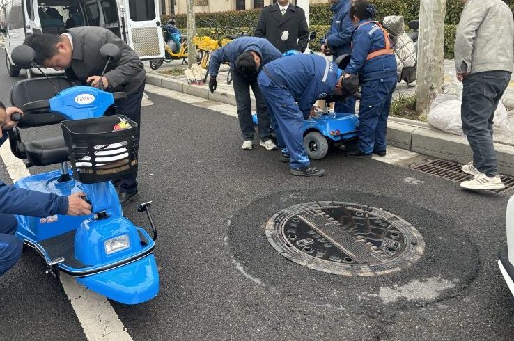 清晨雨洗地机+扫地机共五台设备，交付万科金领九如意