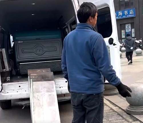 郑州清晨雨再赴宏江翰苑，复购设备彰显客户信赖