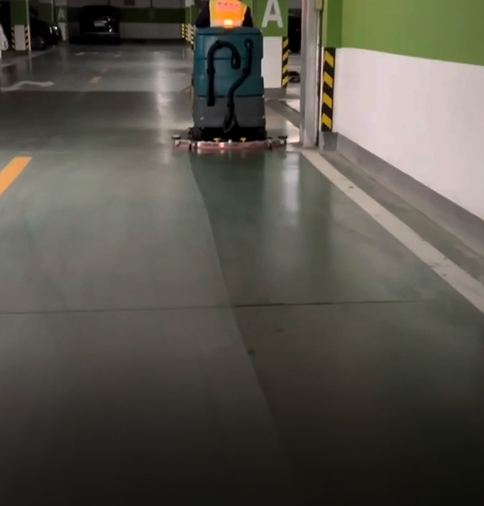 永威璀璨熙湖引入清晨雨150A洗地机,园区与地库清洁效率双提升